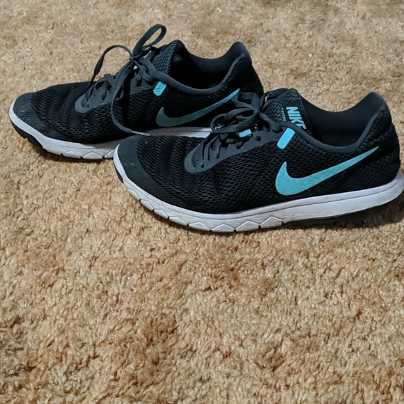 Nike Shoes - Black Nike mint stripe